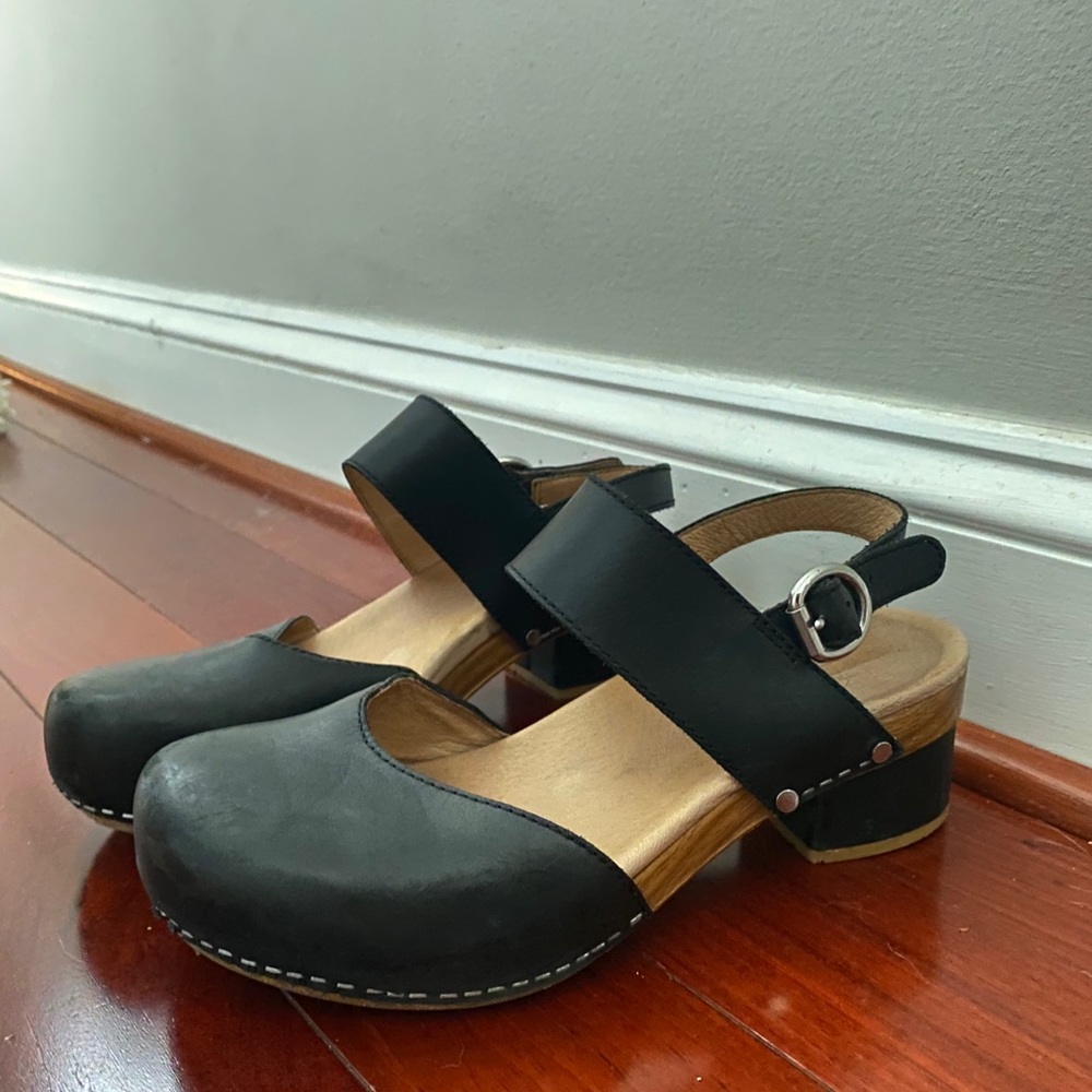 Dansko Malin Sandal | Black Dansko Clog